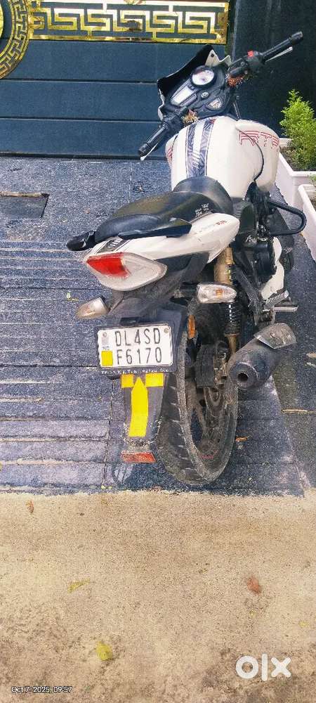 TVS RTR180 B4