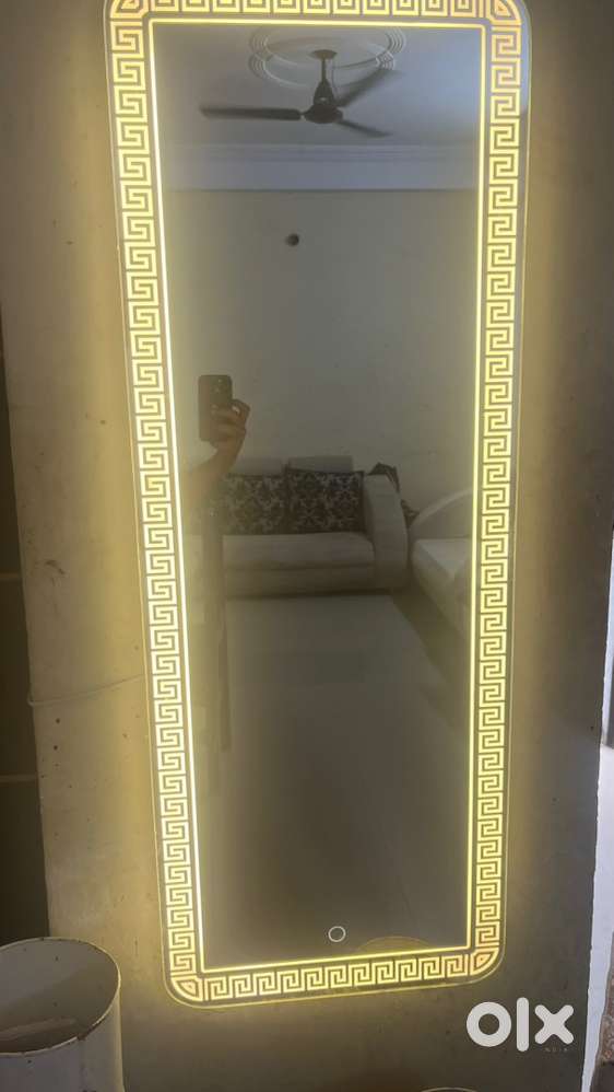 Lightening mirror 44