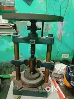 Paper plate hand machine