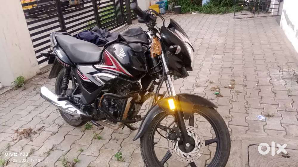 Honda shine 125 cc, Black and Red colour mix