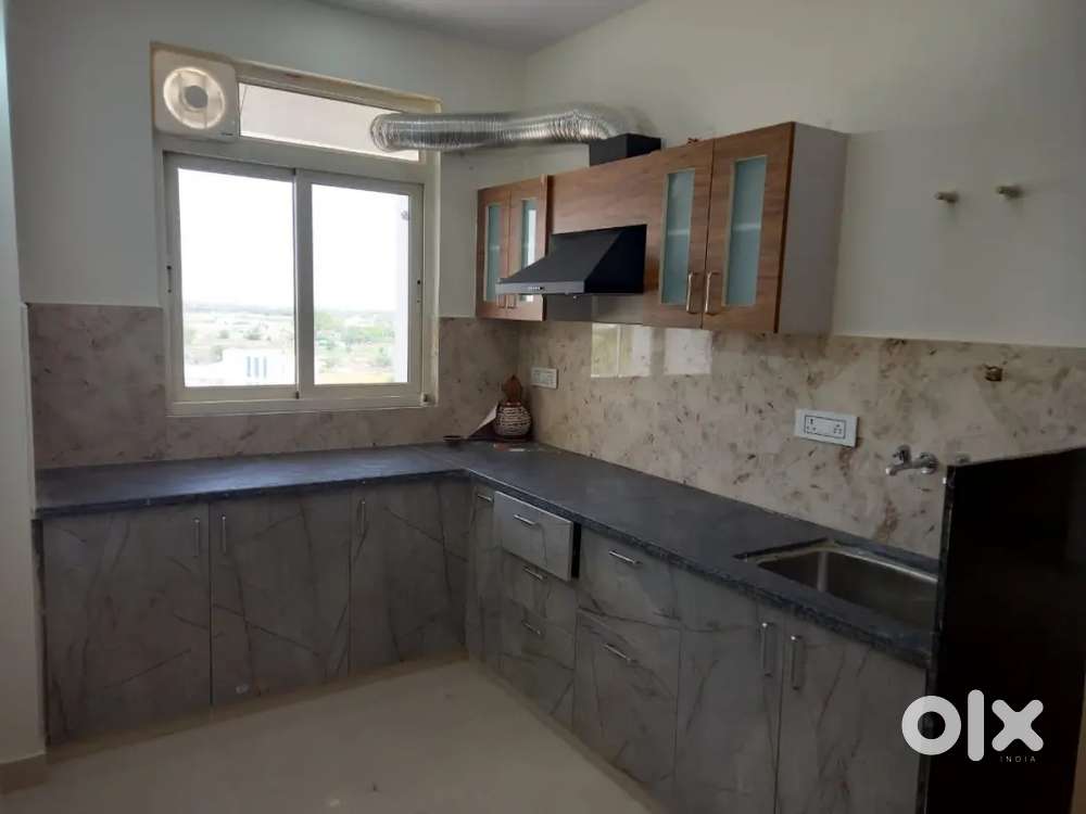 NEAR NRI CHAURAHA, 1BHK SEMI FURNISHED FLAT FOR FAMILY