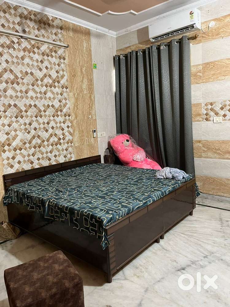 1 bhk vacant in 2 bhk fully furnished and independent