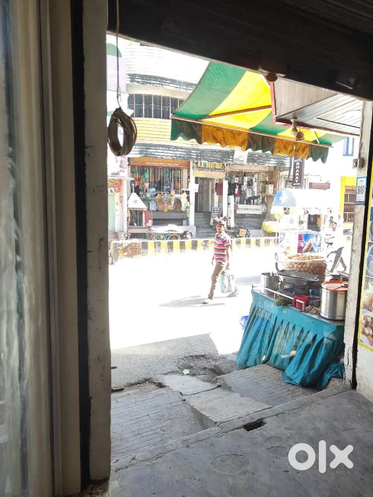 Shop for rent on luxa road pe katre ke ander  ki shop h