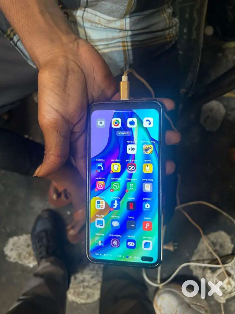 Back camera bulr hai baki sub thik hai aur display chenge hai