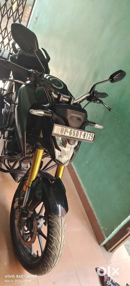 Honda hornet 2.O ABS186cc BS6Matte black colour 45 KMaverage