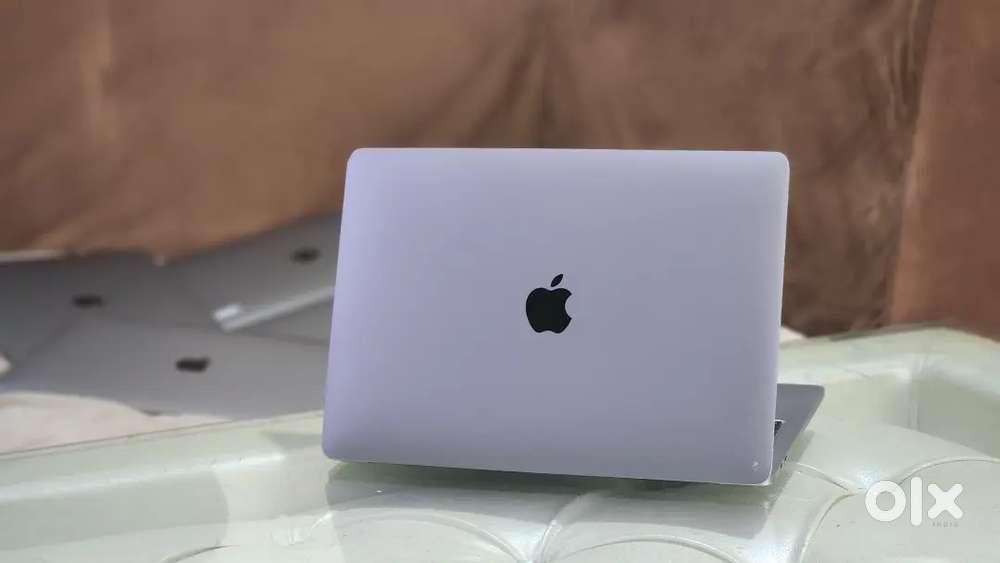 Apple Macbook Pro i5 16GB Ram 256gb Apple SSD Touchbar Touch ID