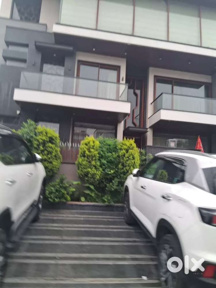 Newly luxcious ground flour 3bhk house for rent in sec 8 with car park