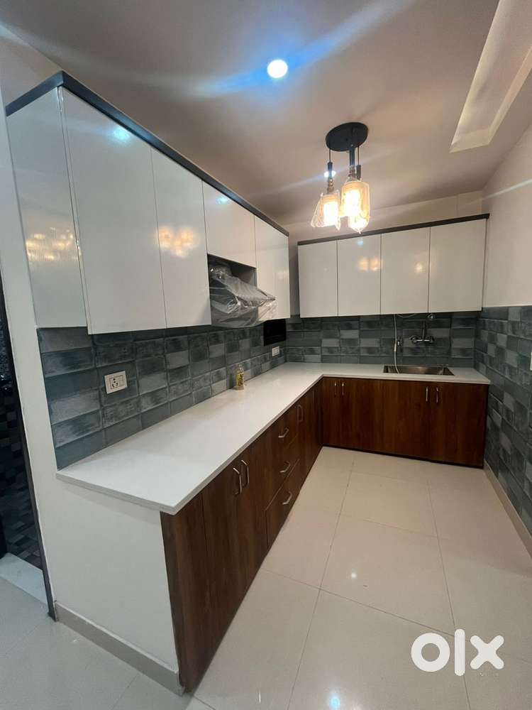 1 bhk available only for female