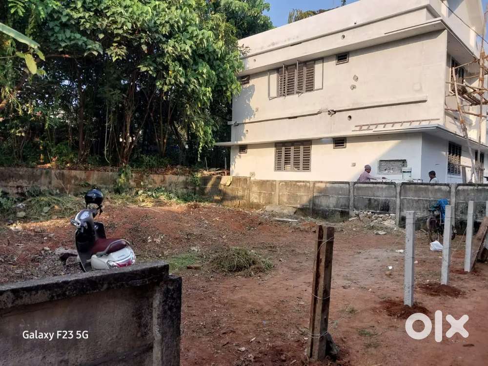 Land for sale near Puliparambu Temple,Karyattukara, Thrissur