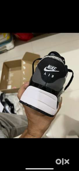 Nike Air Max System Sneakers