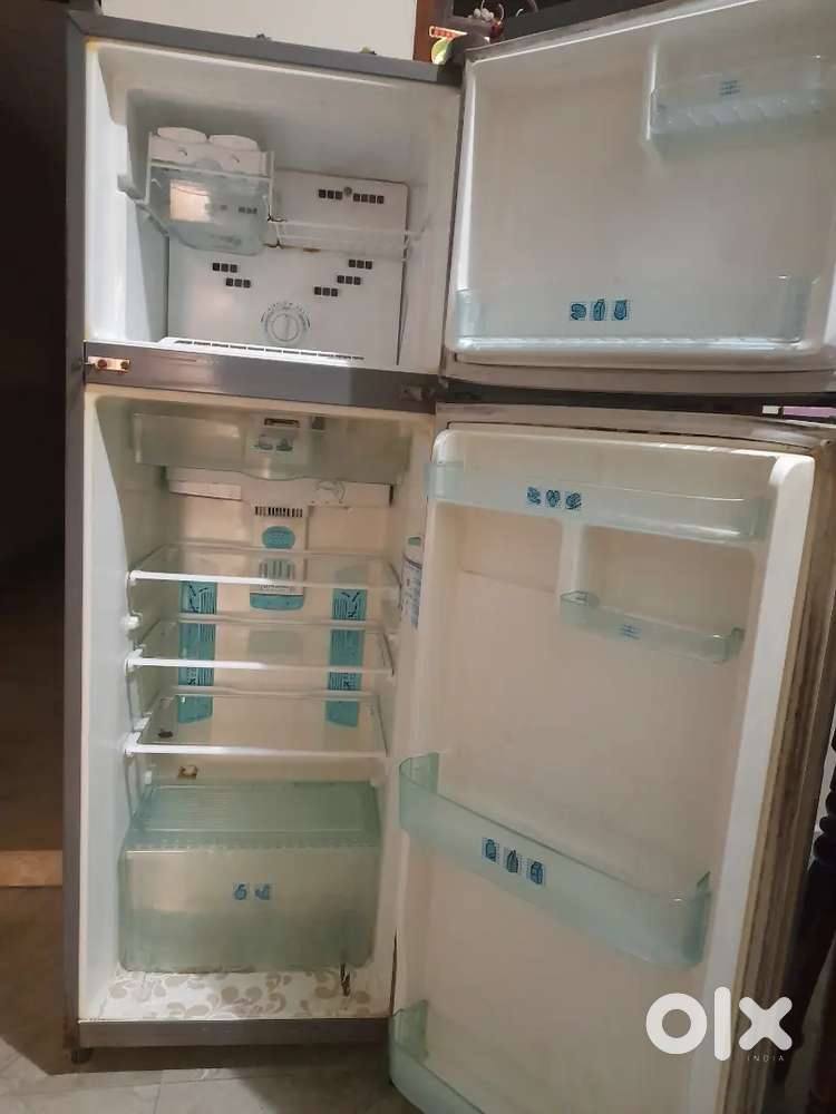 Whirlpool  225lt double door