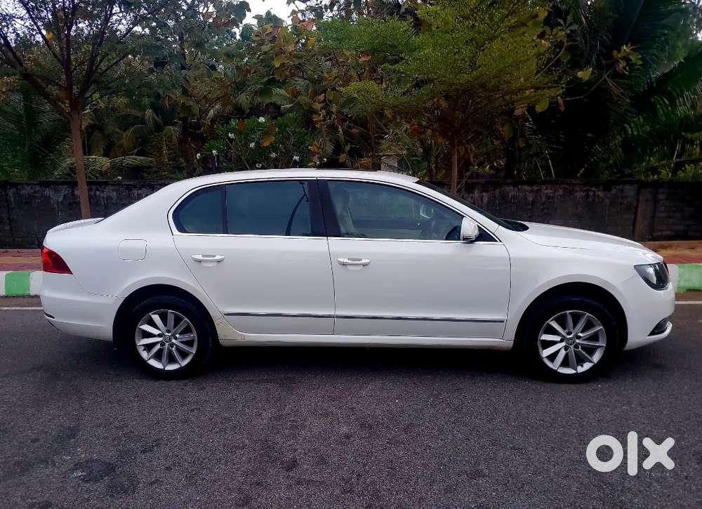 Skoda Superb 2015 Petrol 108000 Km Driven