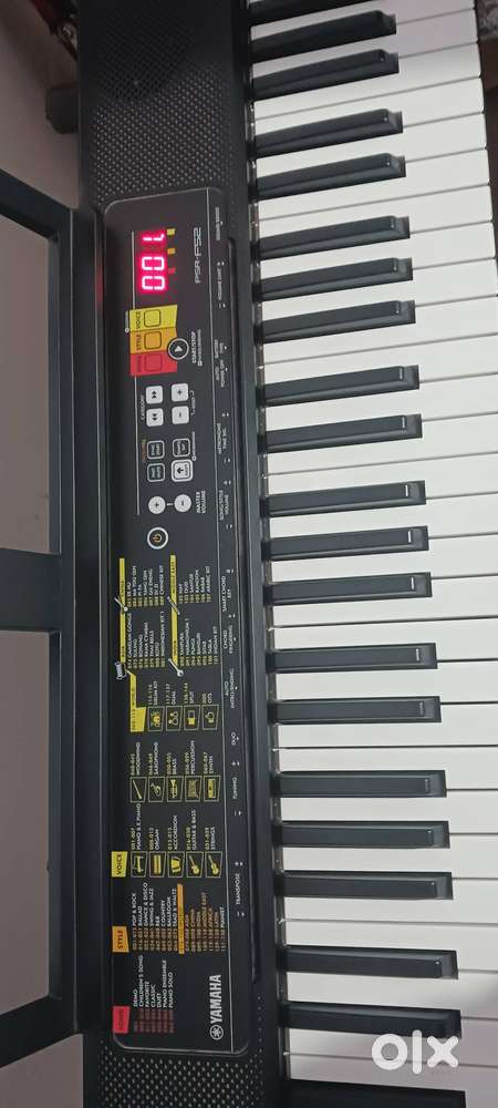 Yamaha PSR-F52 Portable Keyboard with 61 Keys