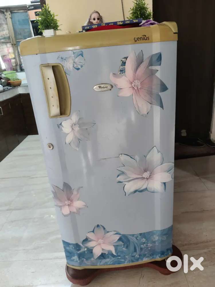 WHIRLPOOL FRIDGE 180 L