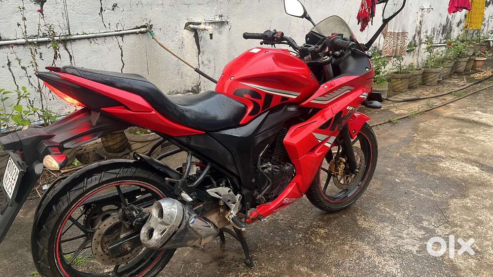 Gixxer sf 155 Red