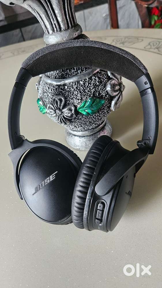 Bose QuietComfort 35 QC35 noise cancellation wireless headphones