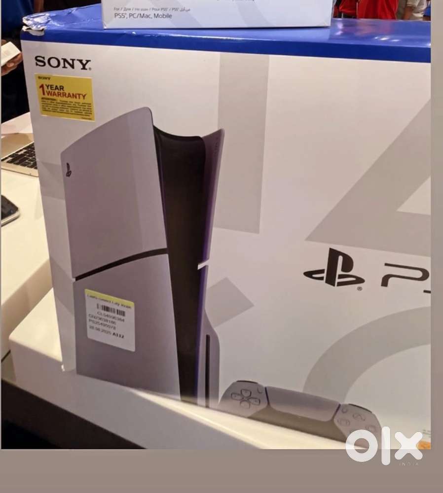 PS5/ DISC+ Digital/ Slim model/1 month old./ Rarely used