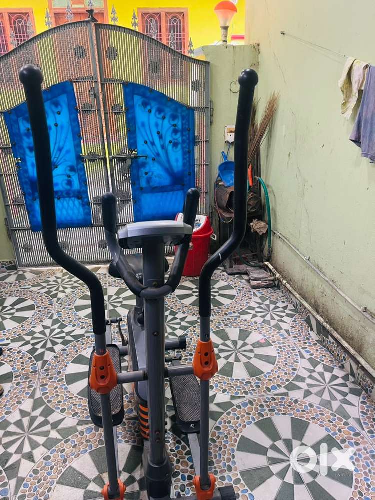 elliptical cross trainer with a seat