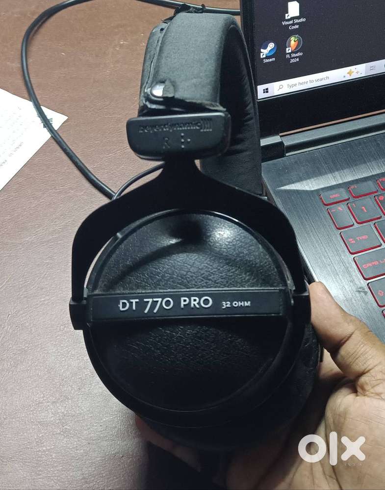 Beyerdynamic DT 770 Pro - 32 Ohms, Professional studio headphones. 3yr