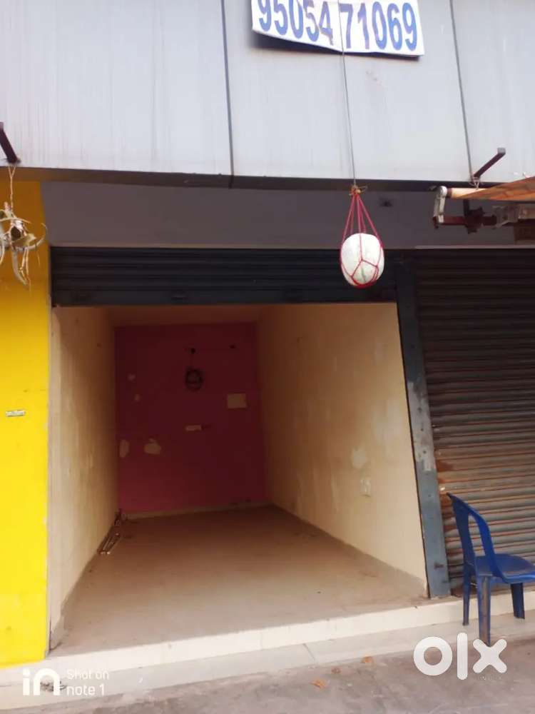 Tooet 170 Sqft ground floor, Beside ideal arts college, samalkota road