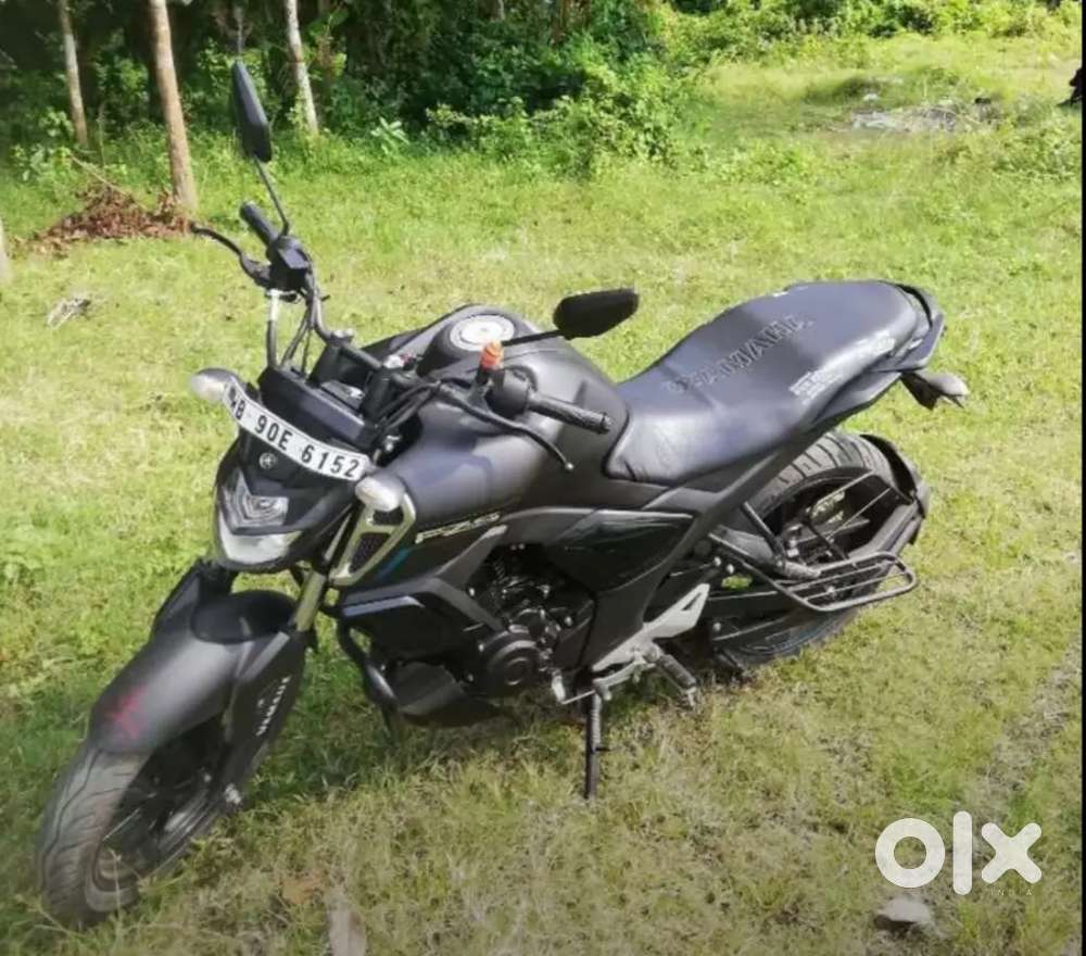 Yamaha FZS FI Black Colour