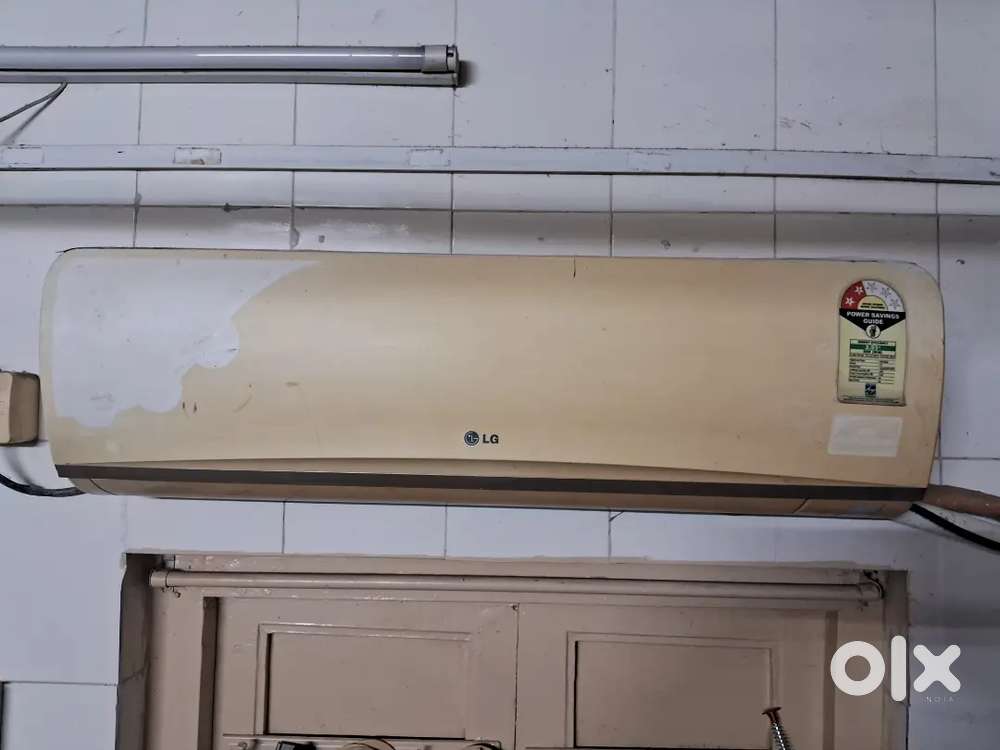 1.5 Ton LG Aircondition in working condition