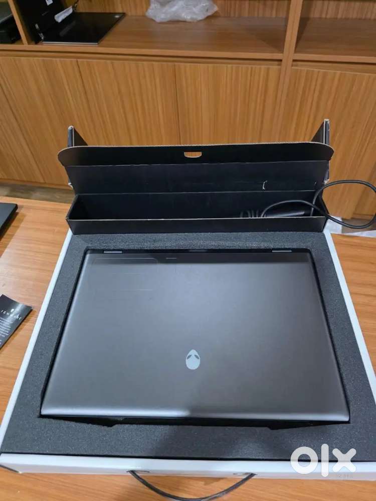 Dell -Alienware M16 R2 Gaming Laptop