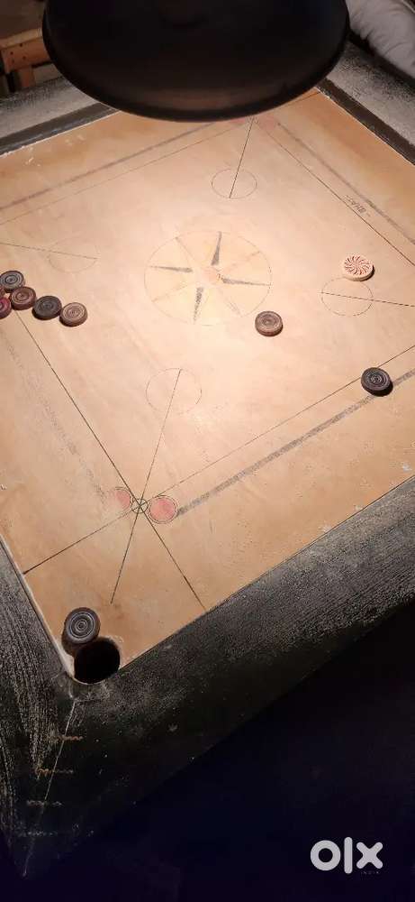 Carrom board