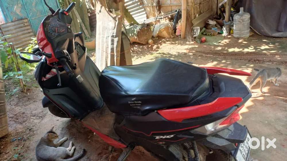 Dio scooty in good condition and well maintained with all paper clear
