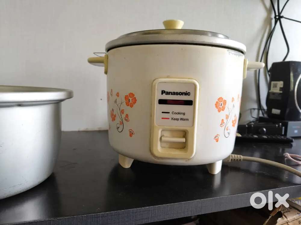 Panasonic rice cooker with extra bowl.Good working condition