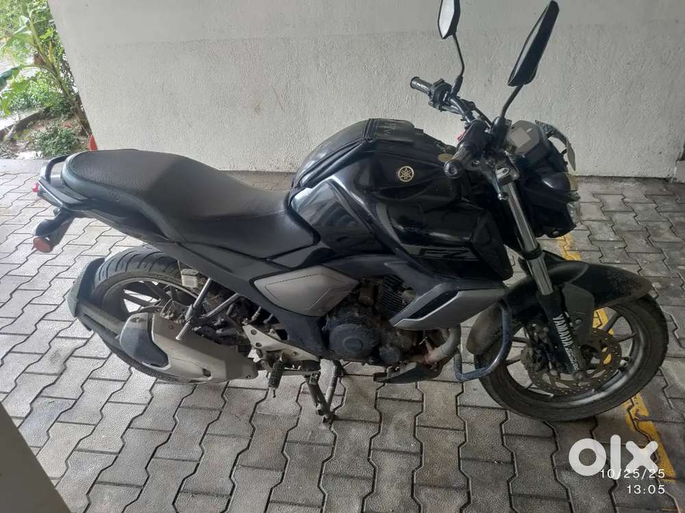 Yamaha FZ - Black Mettalic