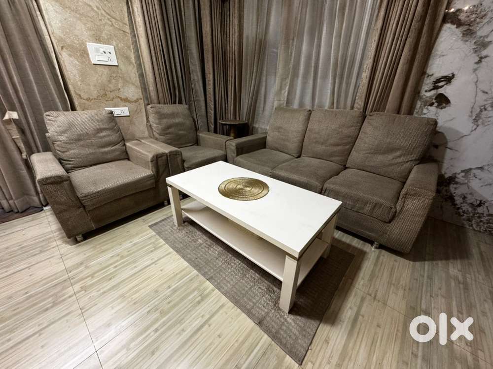 sofa set 3+1+1 and center table