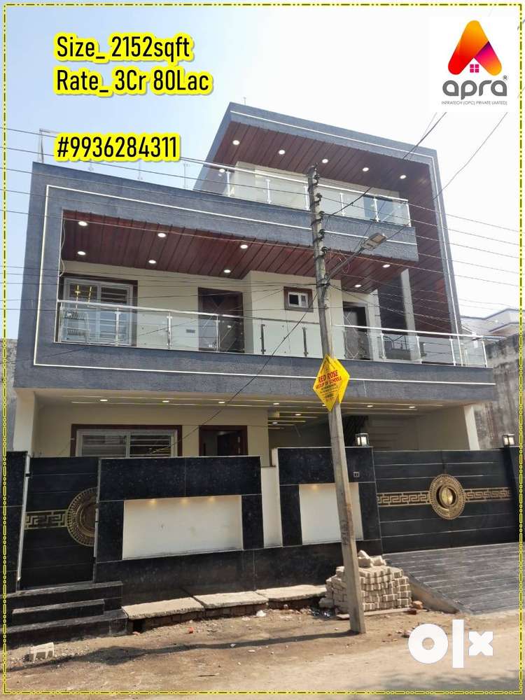 Triple Story House For sale in Gomti Nagar