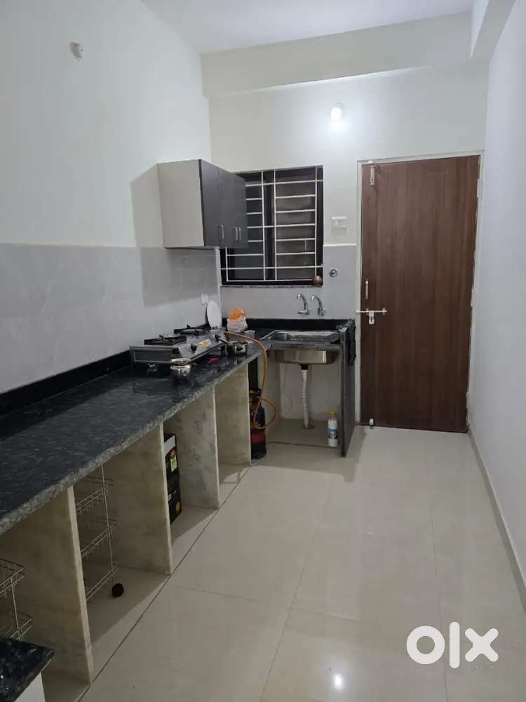 2bhk flat for rent in janki apartment coward compas colony Kolar road