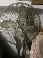 Standing pedestal fan