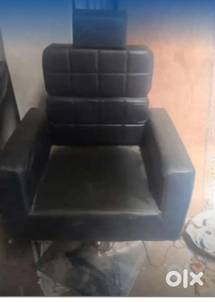 Salon chair
