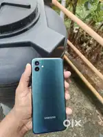 Samsung galaxy A04  phone + charger