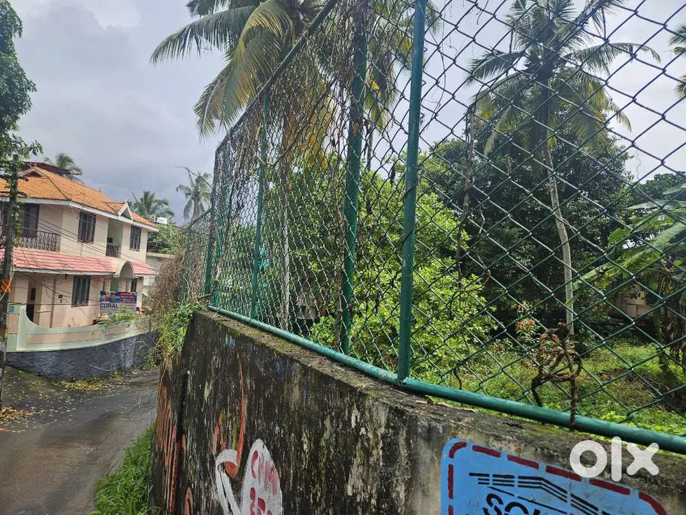 23 CENTS LAND IN KUMARAPURAM