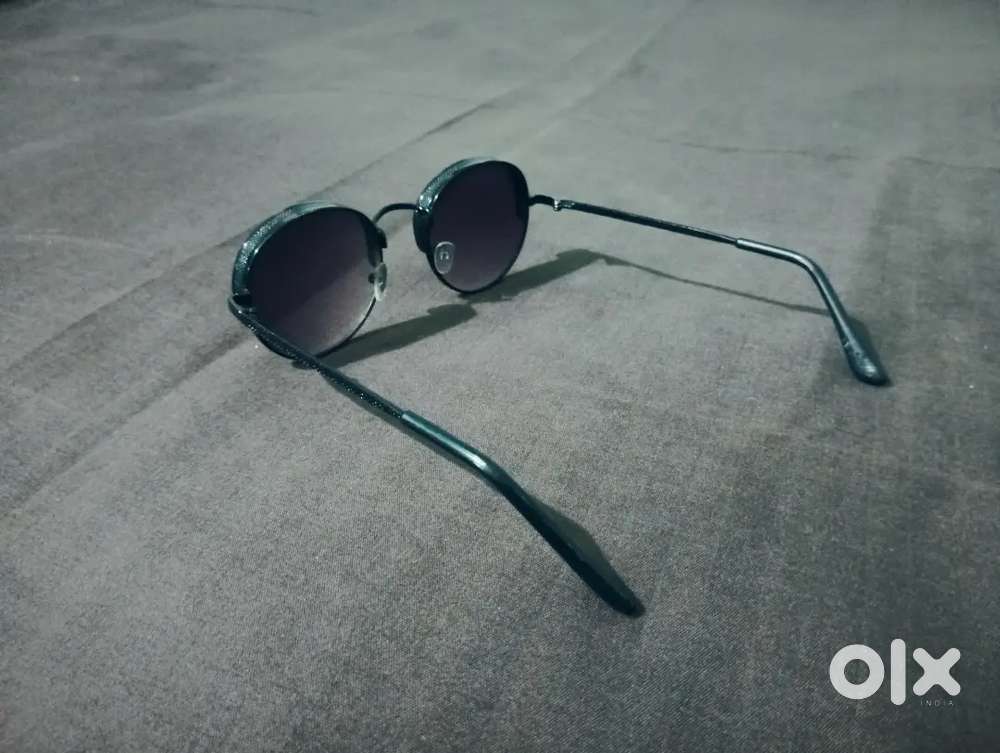 Black colour stylish speds