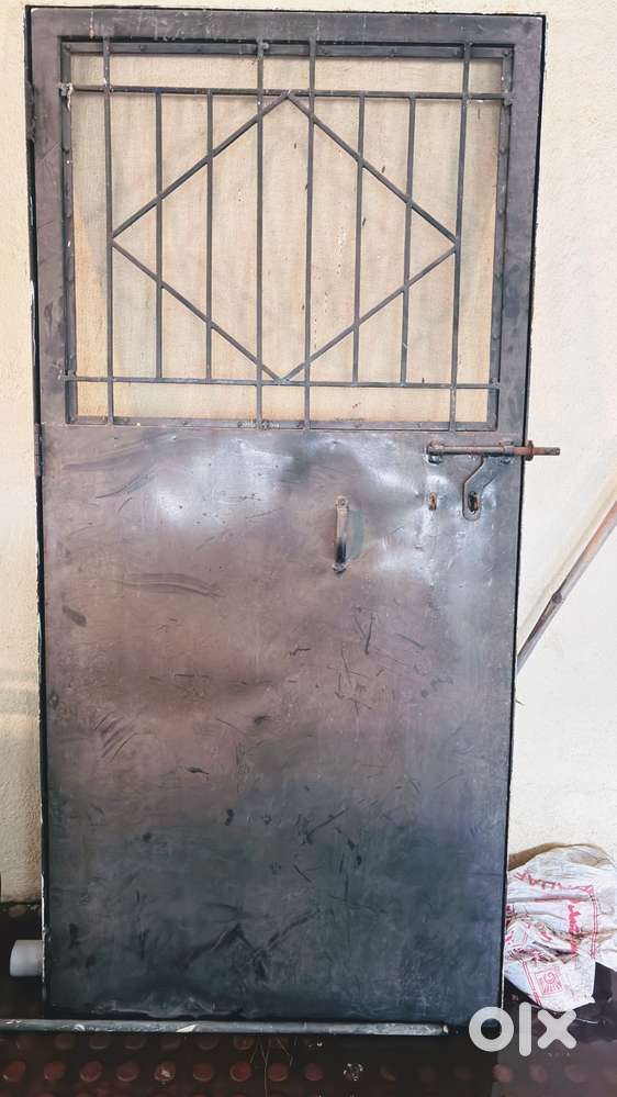 Door safety gate