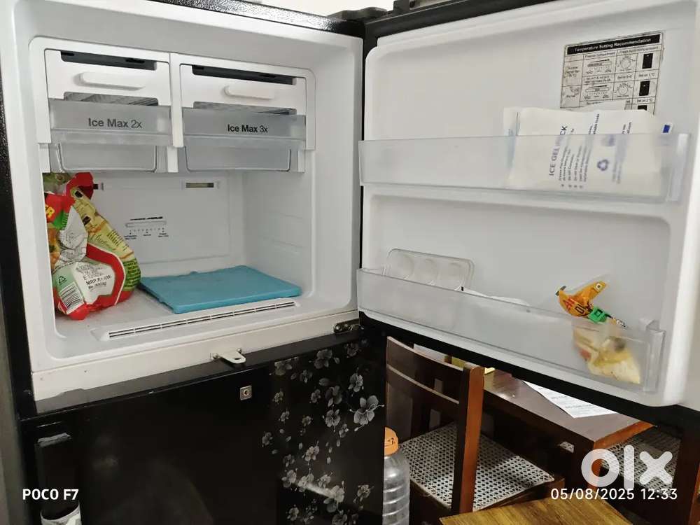 Excellent condition fridge 321 litres