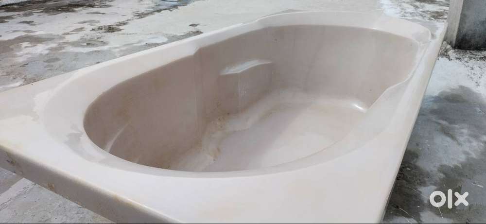Jacuzzi Bathtub in Skin Colour