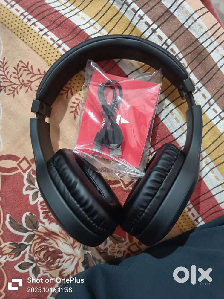 Boat Rockerz Headphones 412