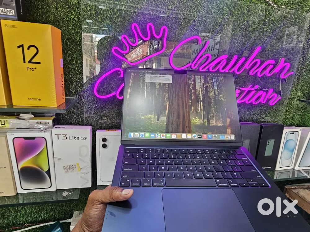 MACBOOK M3 BRAND NEW 100% HEALTH 1 YEAR OLD BILL 19.10.2024