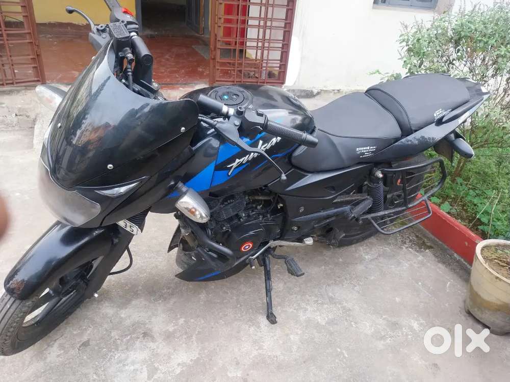 Brand new well maintained pulsar125 split seat