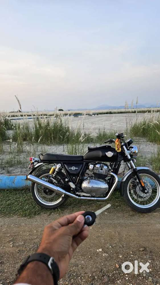 Interceptor 650/Black colour