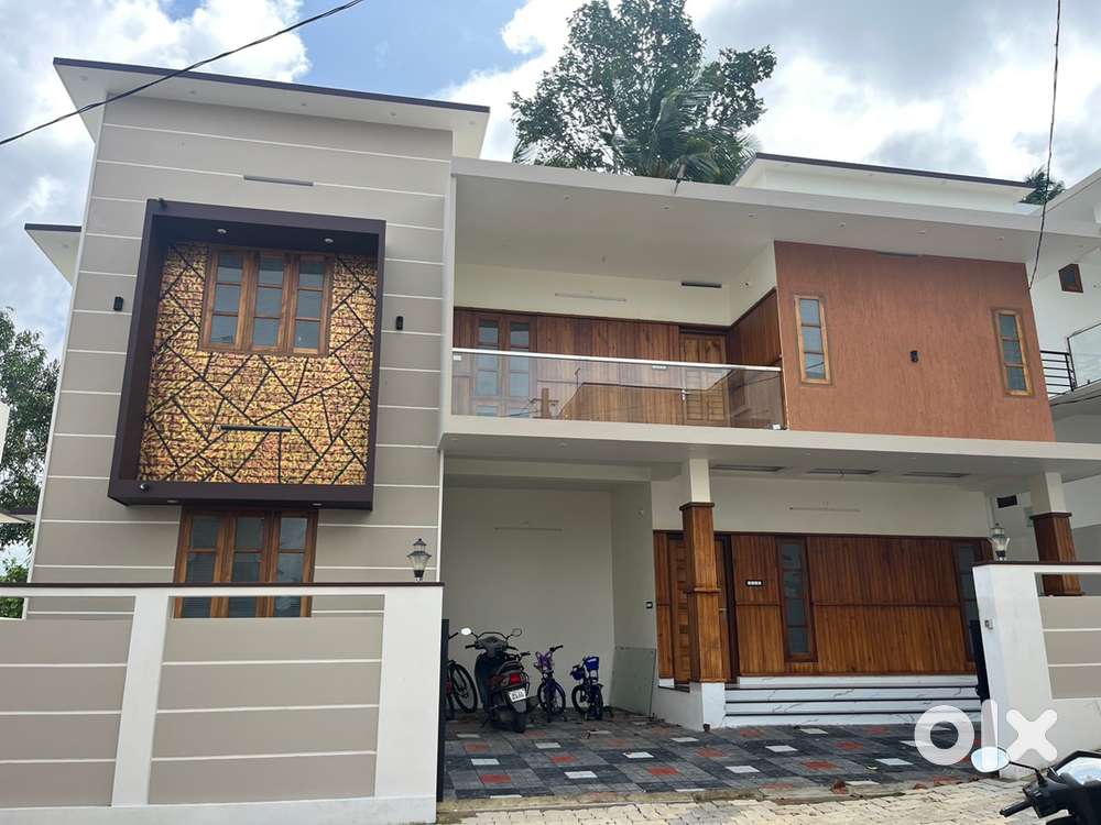 5.cent 2250sqft Mannanthala Near