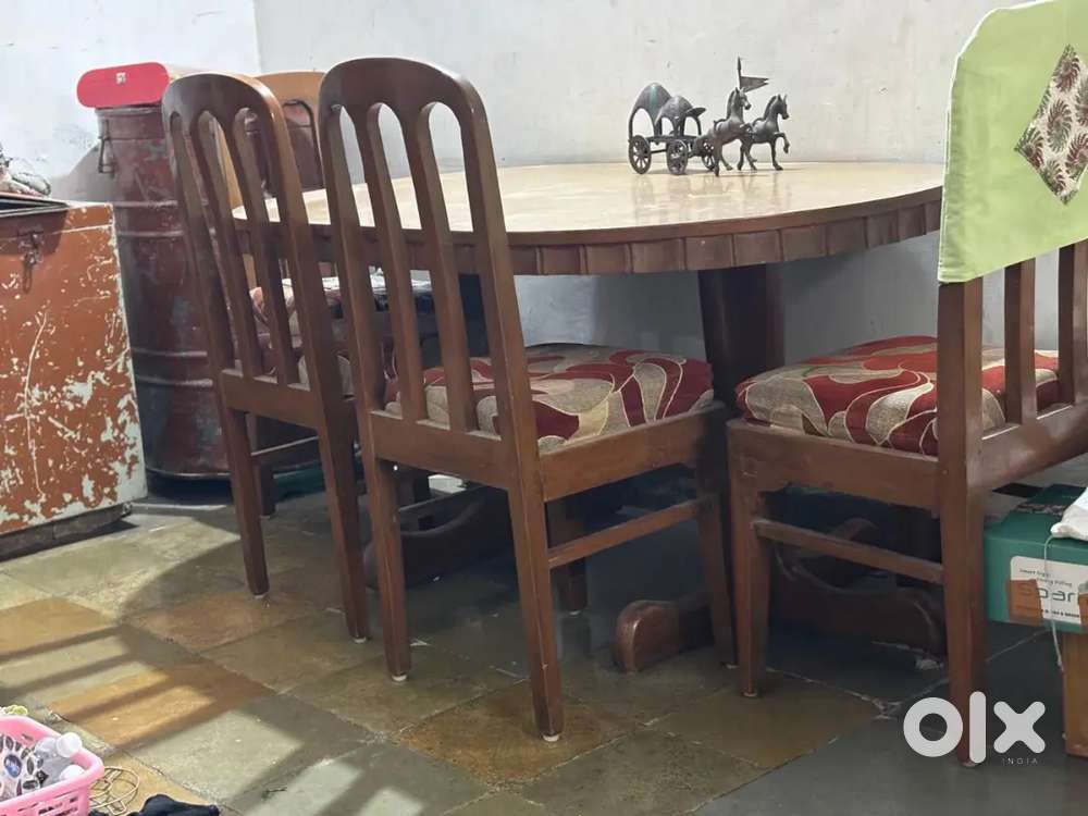 Dining table with 6 chair