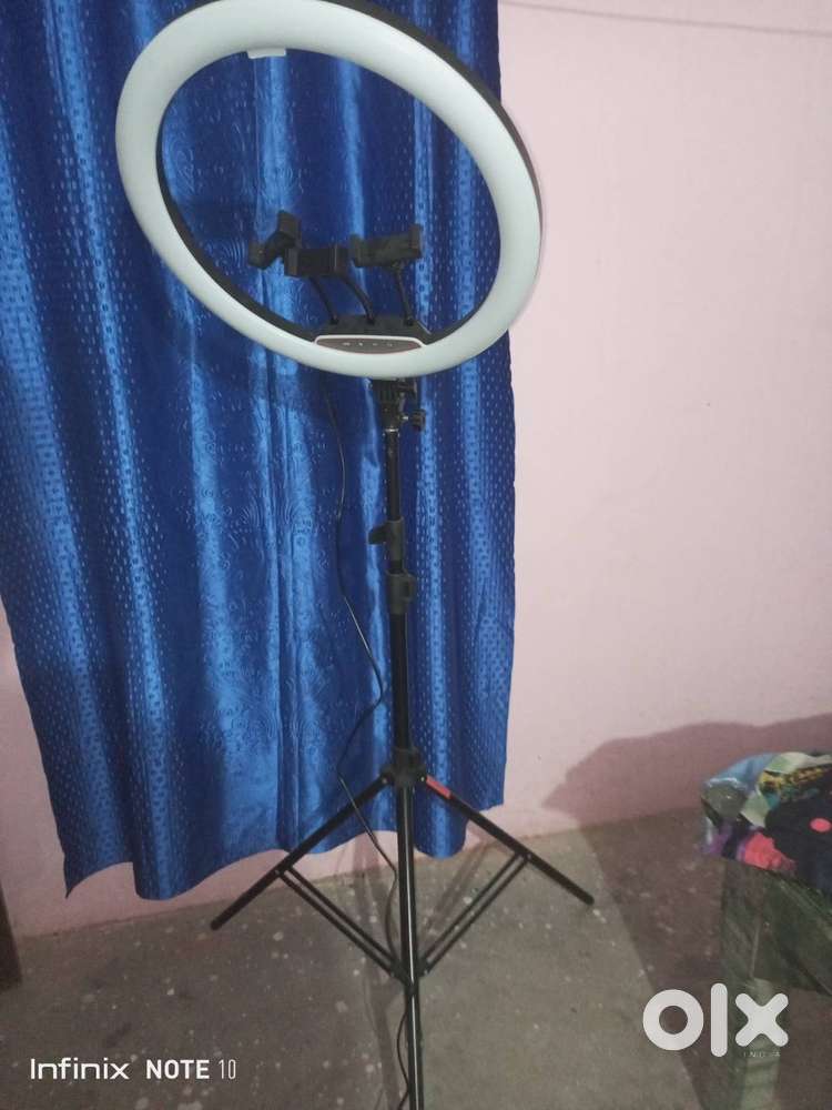 Ring light with stand