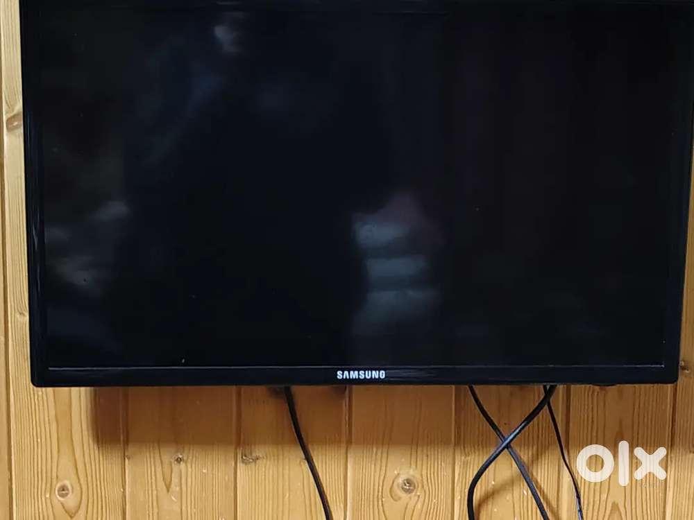 Samsung 26inch tv with FREE smart tv setop box